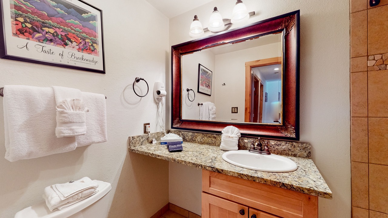 Photo of Bathroom in Four O'Clock