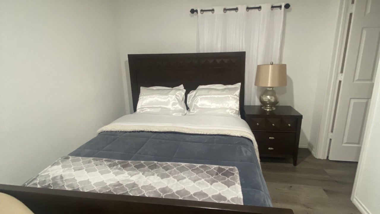 Photo of Bedroom in The Conservatory at the Plains