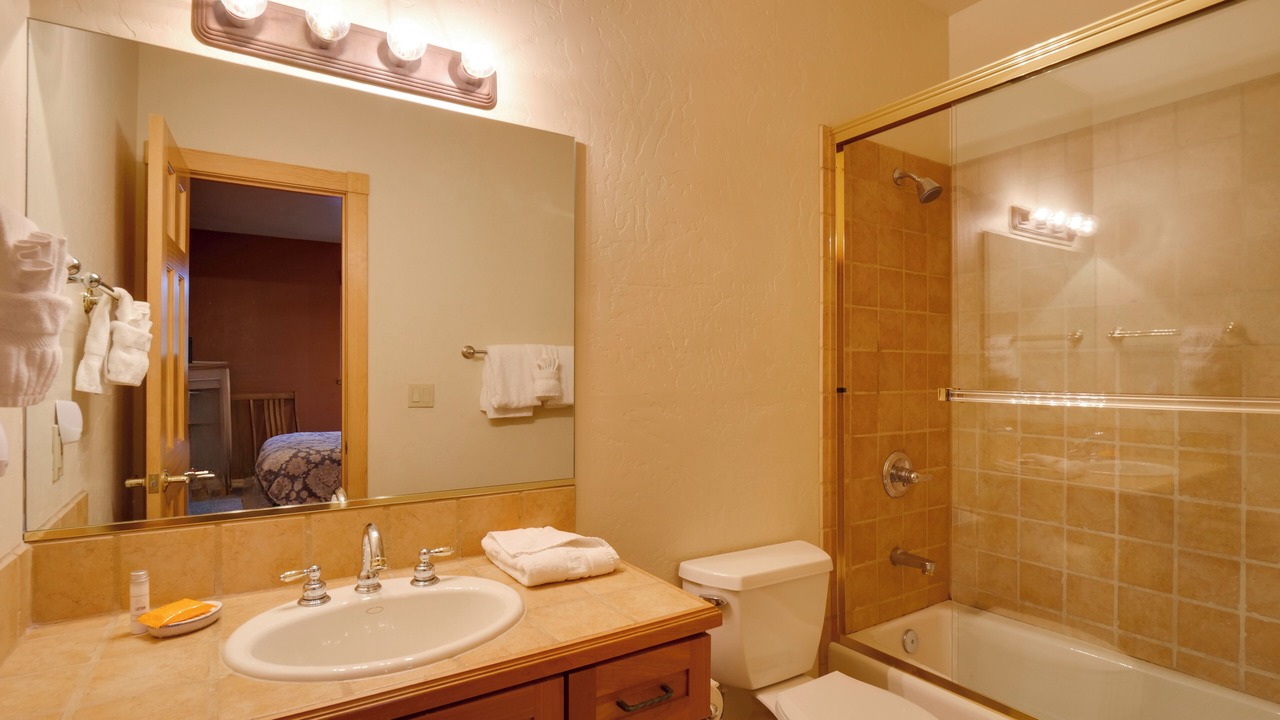 Photo of Bathroom in Warrior's Mark West