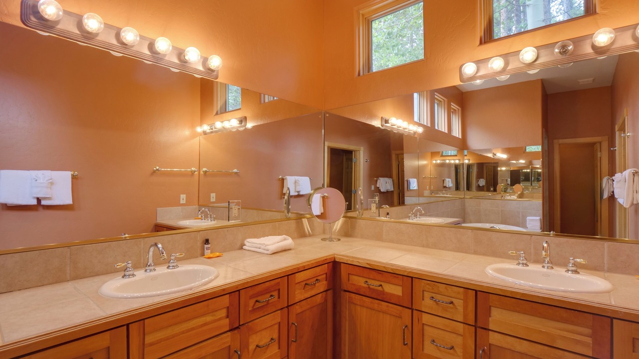 Photo of Bathroom in Warrior's Mark West