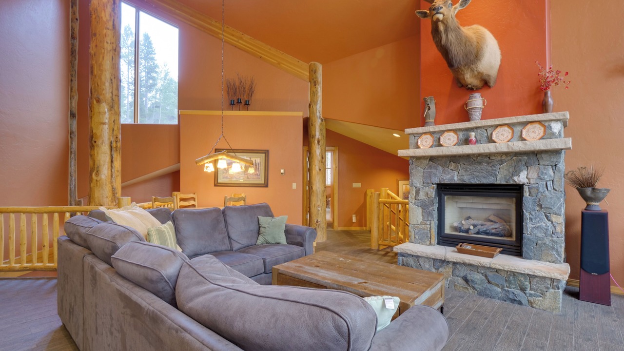 Photo of Livingroom in Warrior's Mark West