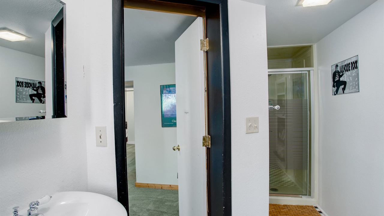 Photo of Bathroom in Golden