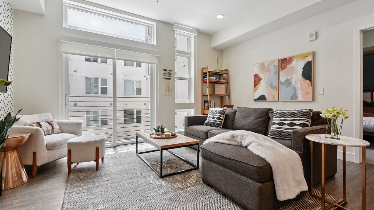Photo of Livingroom in Jefferson Park