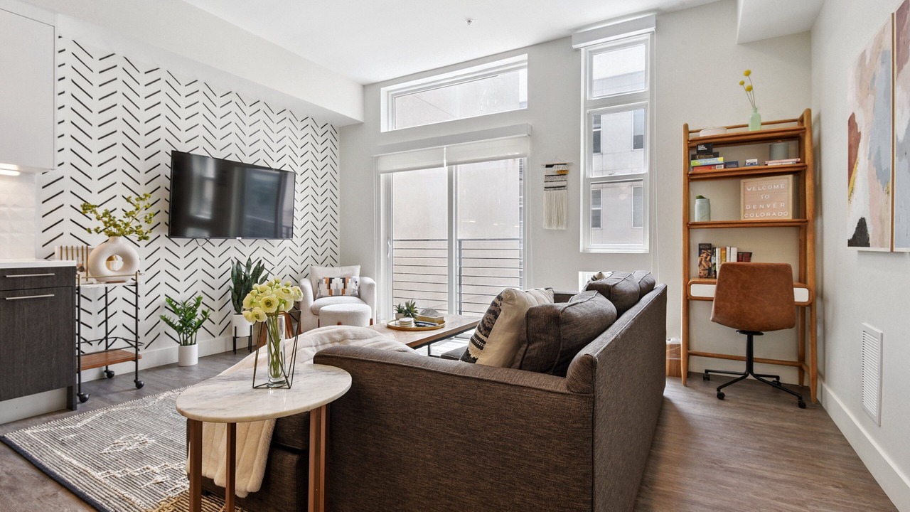 Photo of Livingroom in Jefferson Park