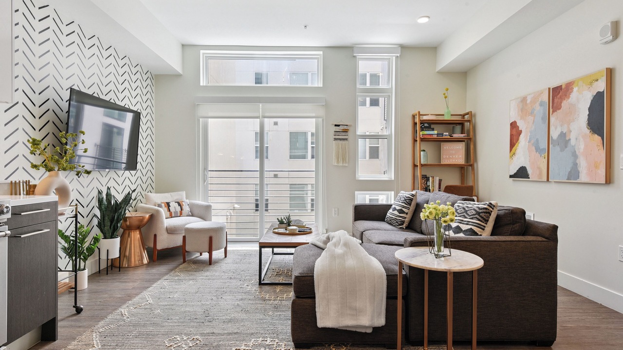 Photo of Livingroom in Jefferson Park