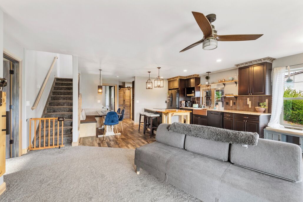Photo of Livingroom in Gleneagle