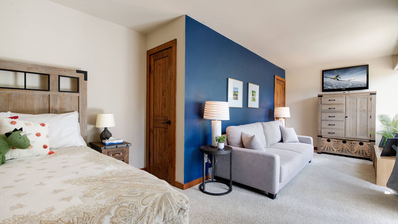 Photo of Bedroom in Forest Hills