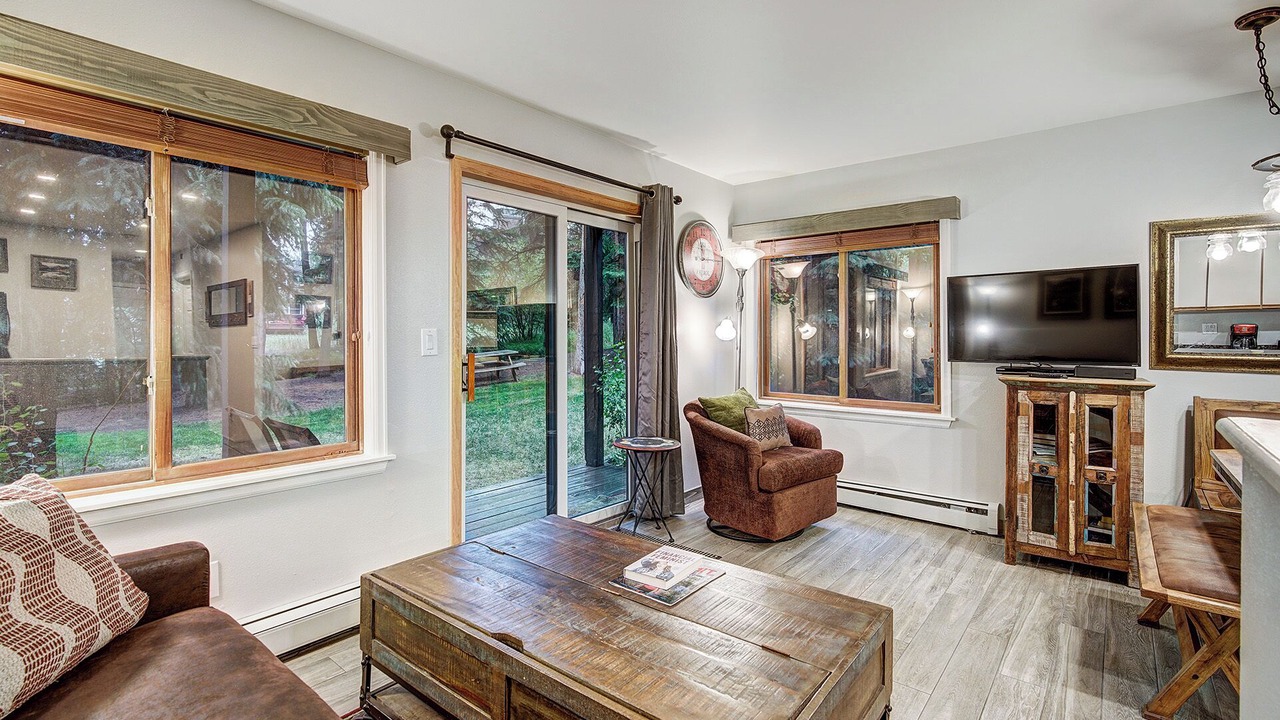 Photo of Livingroom in Four O'Clock