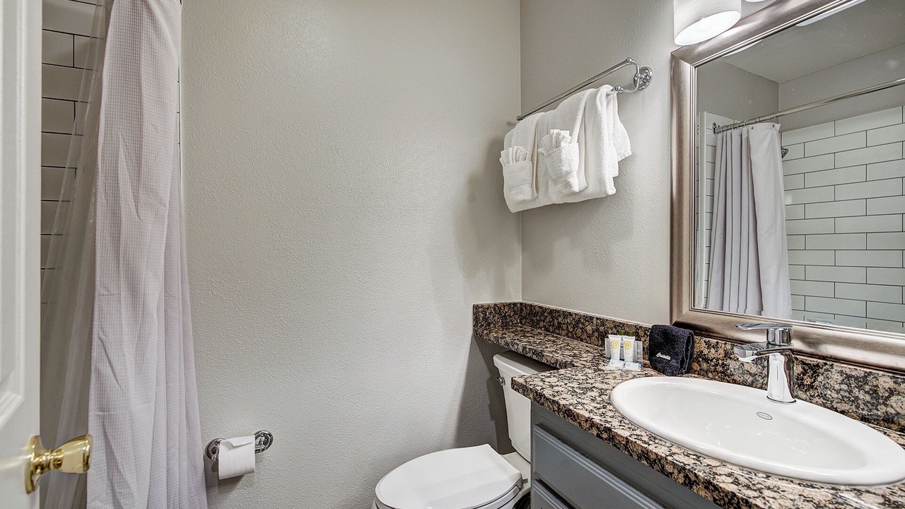 Photo of Bathroom in Four O'Clock