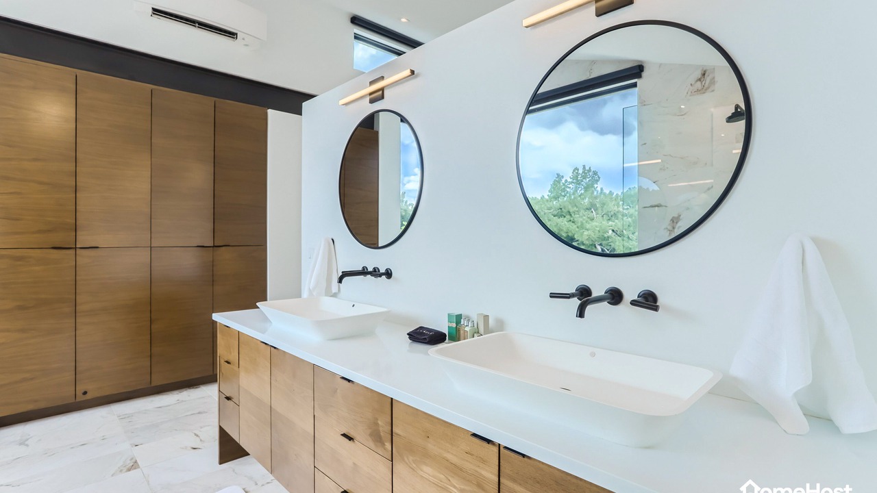 Photo of Bathroom in Interurban Park