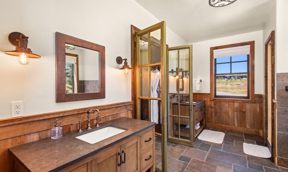 Photo of Bathroom in Carbondale