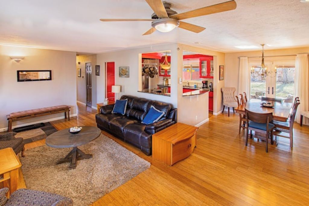 Photo of Livingroom in North Alameda