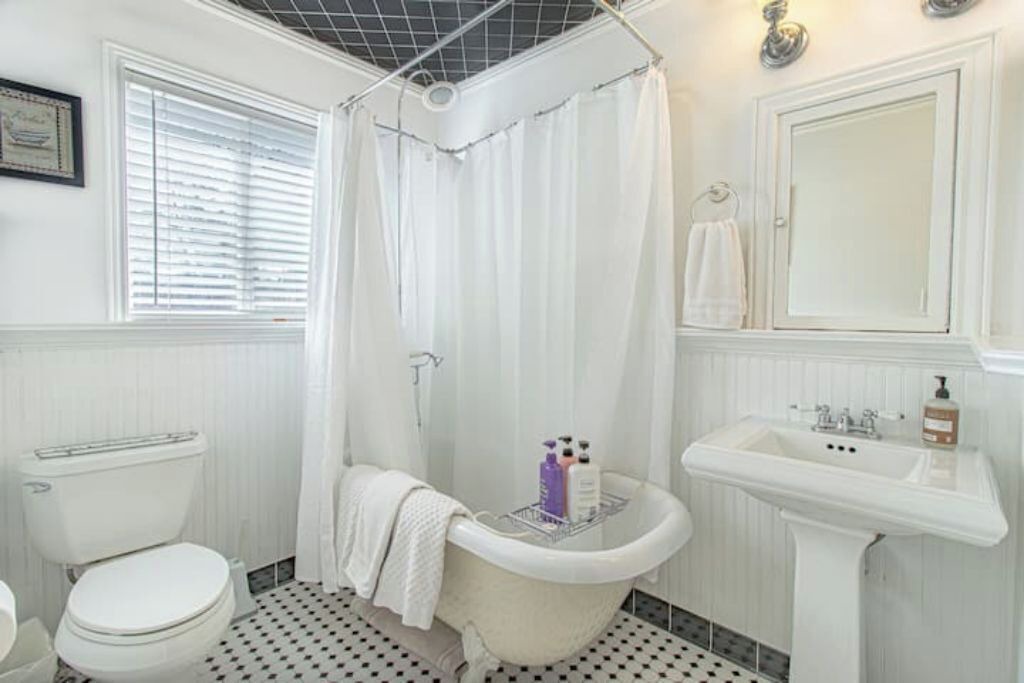 Photo of Bathroom in North Alameda