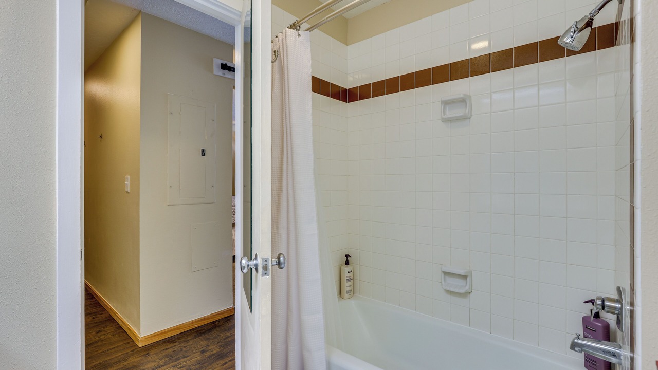 Photo of Bathroom in Lakeside Village