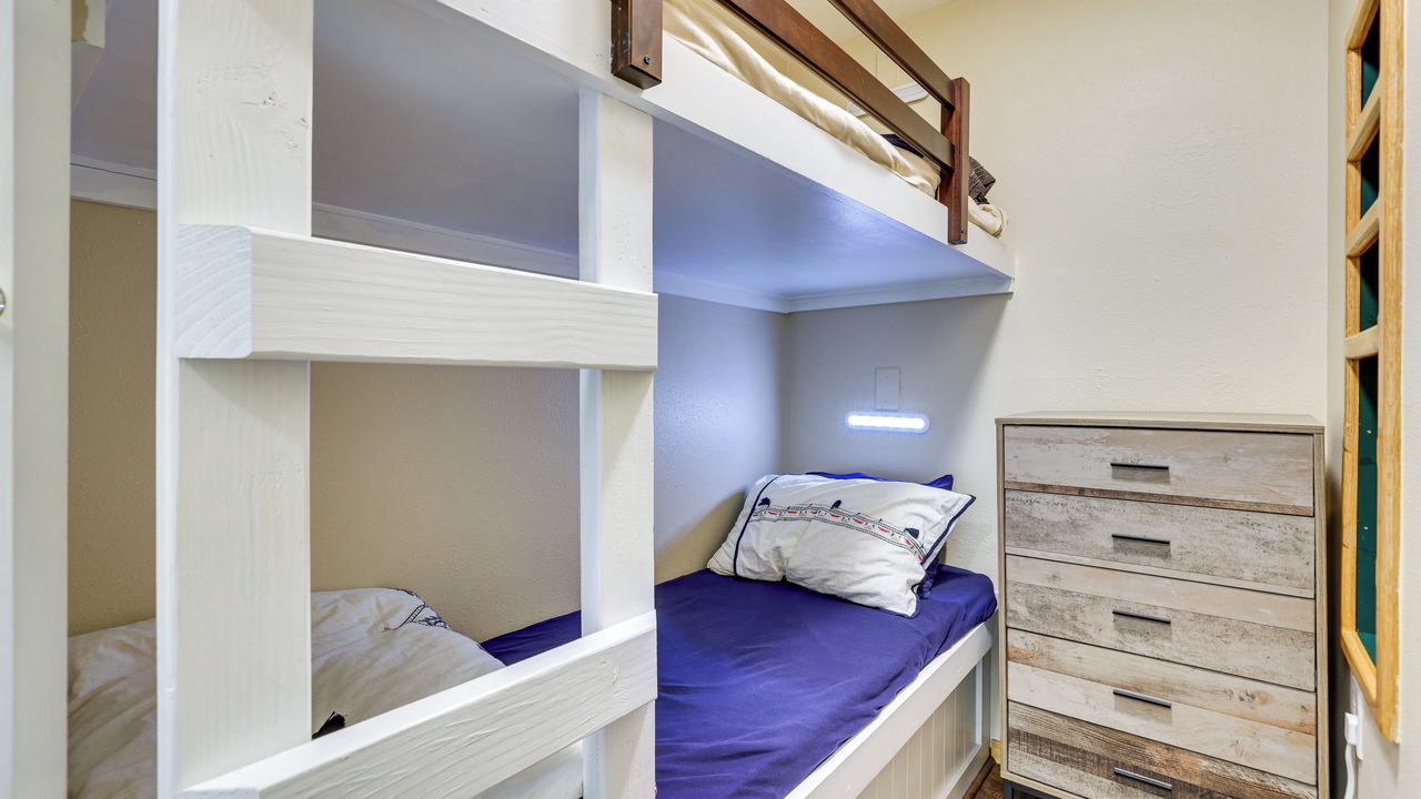 Photo of Bedroom in Lakeside Village