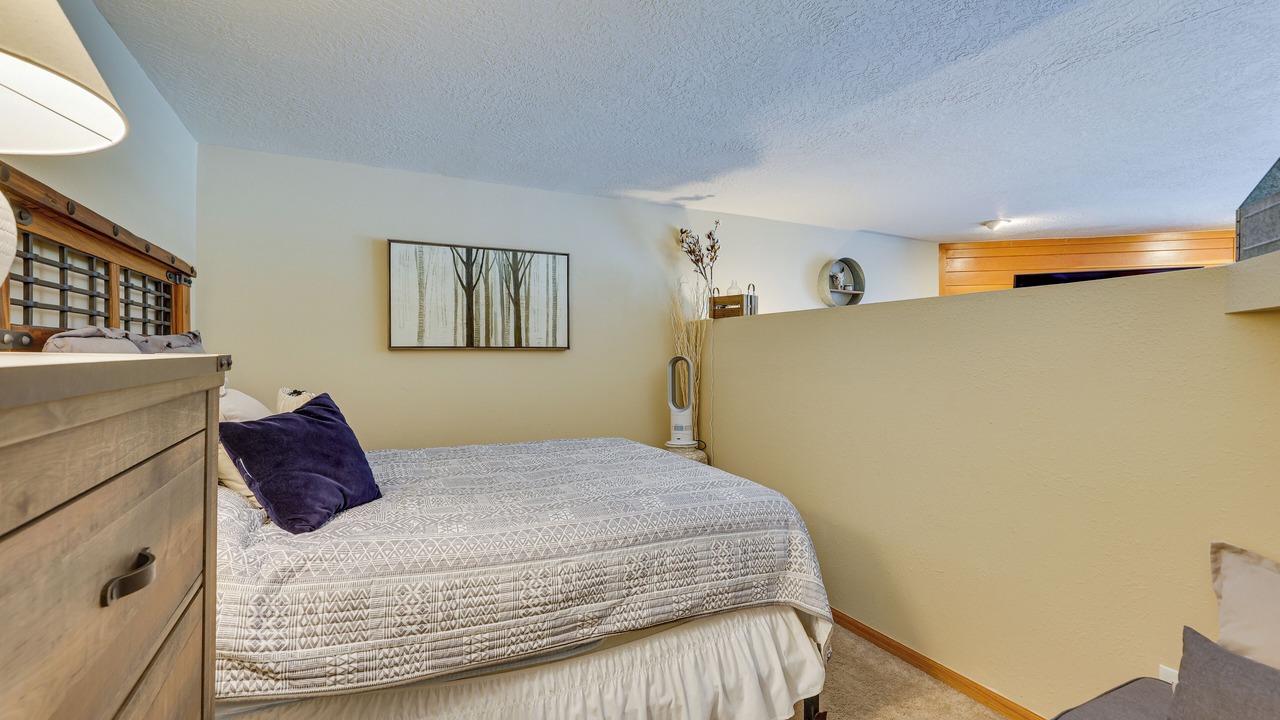Photo of Bedroom in Lakeside Village