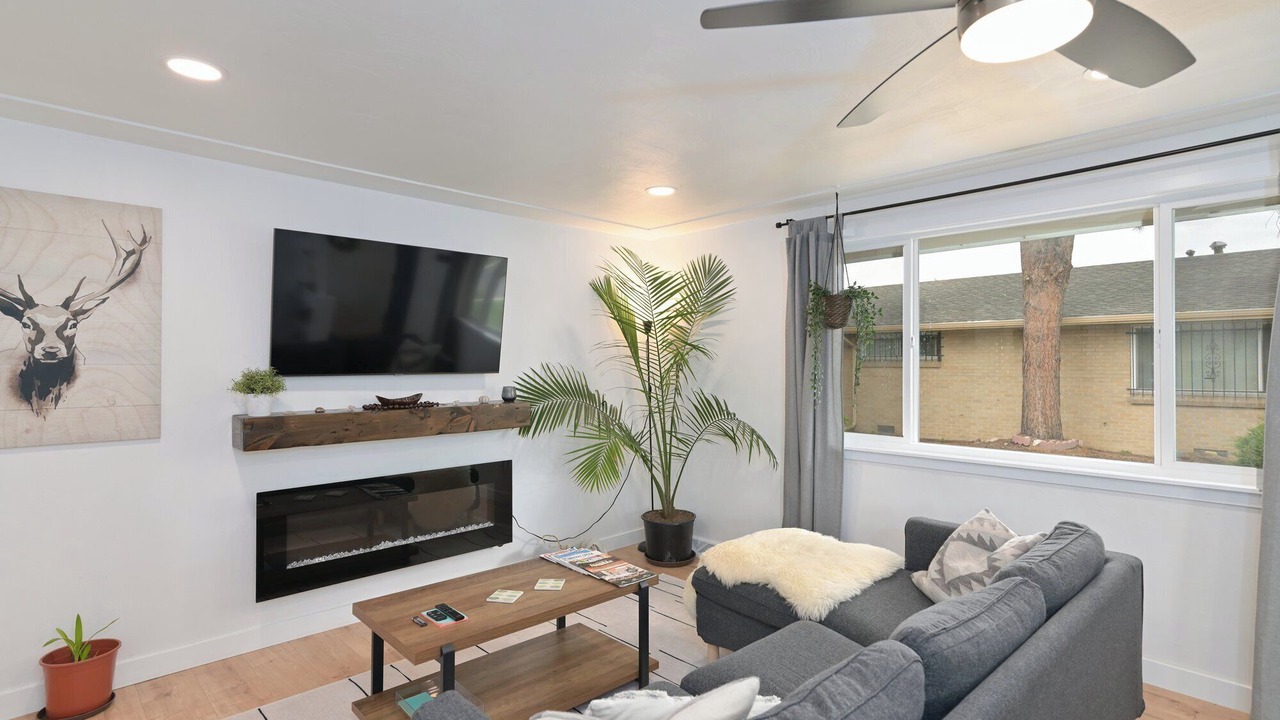 Photo of Livingroom in Delmar Parkway