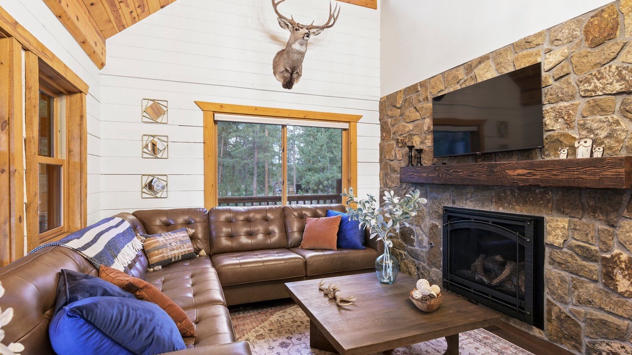 Photo of Livingroom in Evergreen