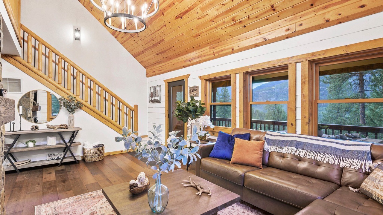 Photo of Livingroom in Evergreen