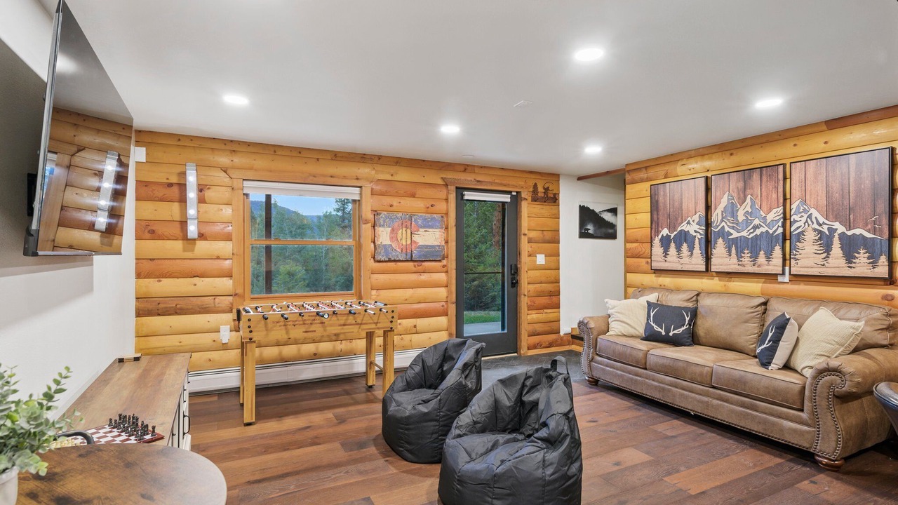 Photo of Livingroom in Evergreen