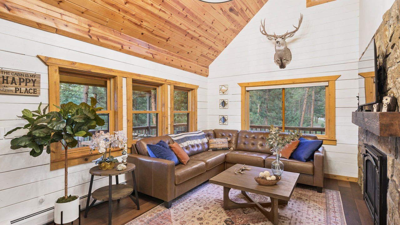 Photo of Livingroom in Evergreen
