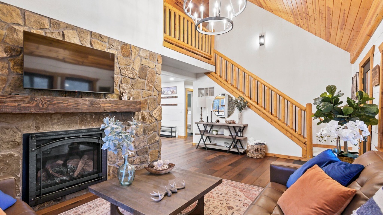Photo of Livingroom in Evergreen