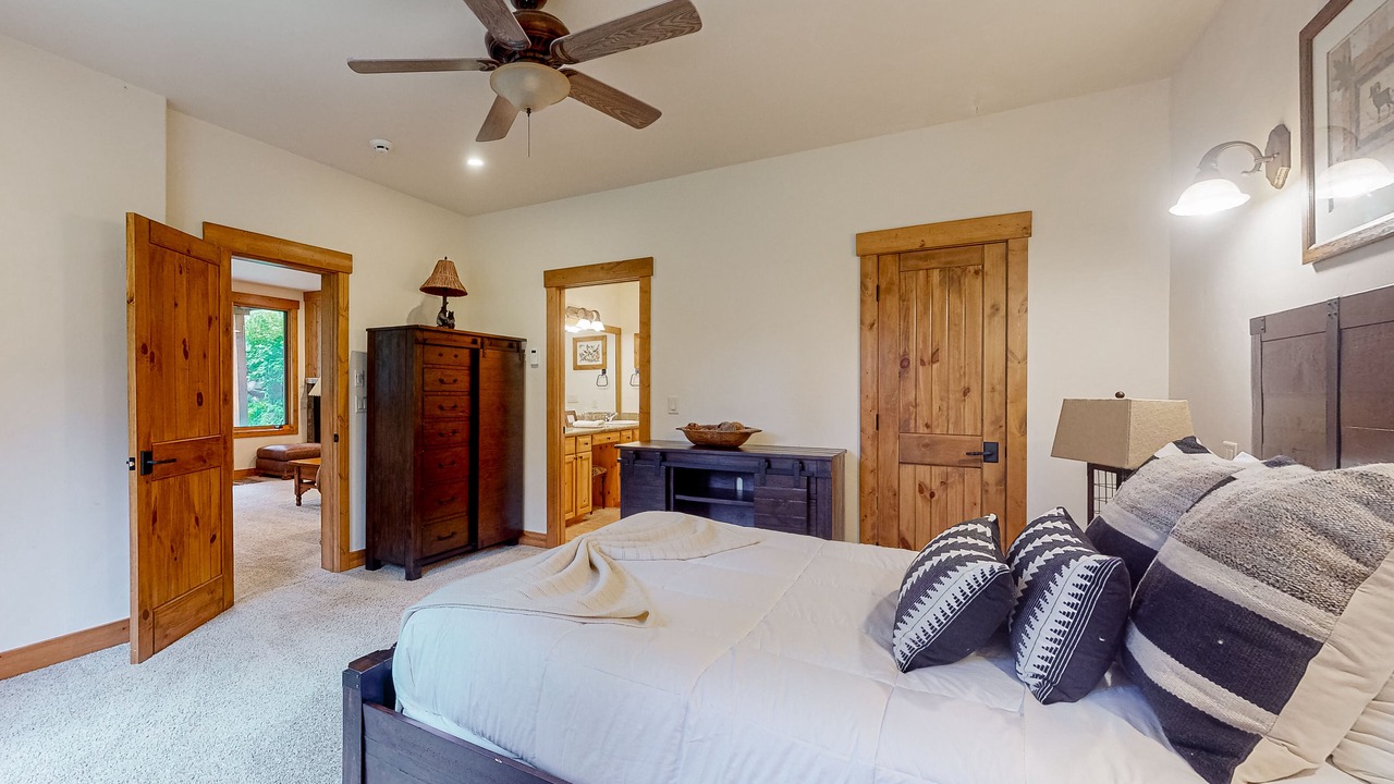 Photo of Bedroom in Crown
