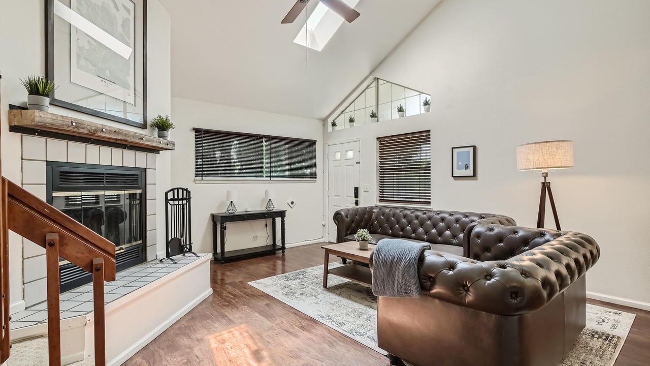 Photo of Livingroom in Meadow Hills