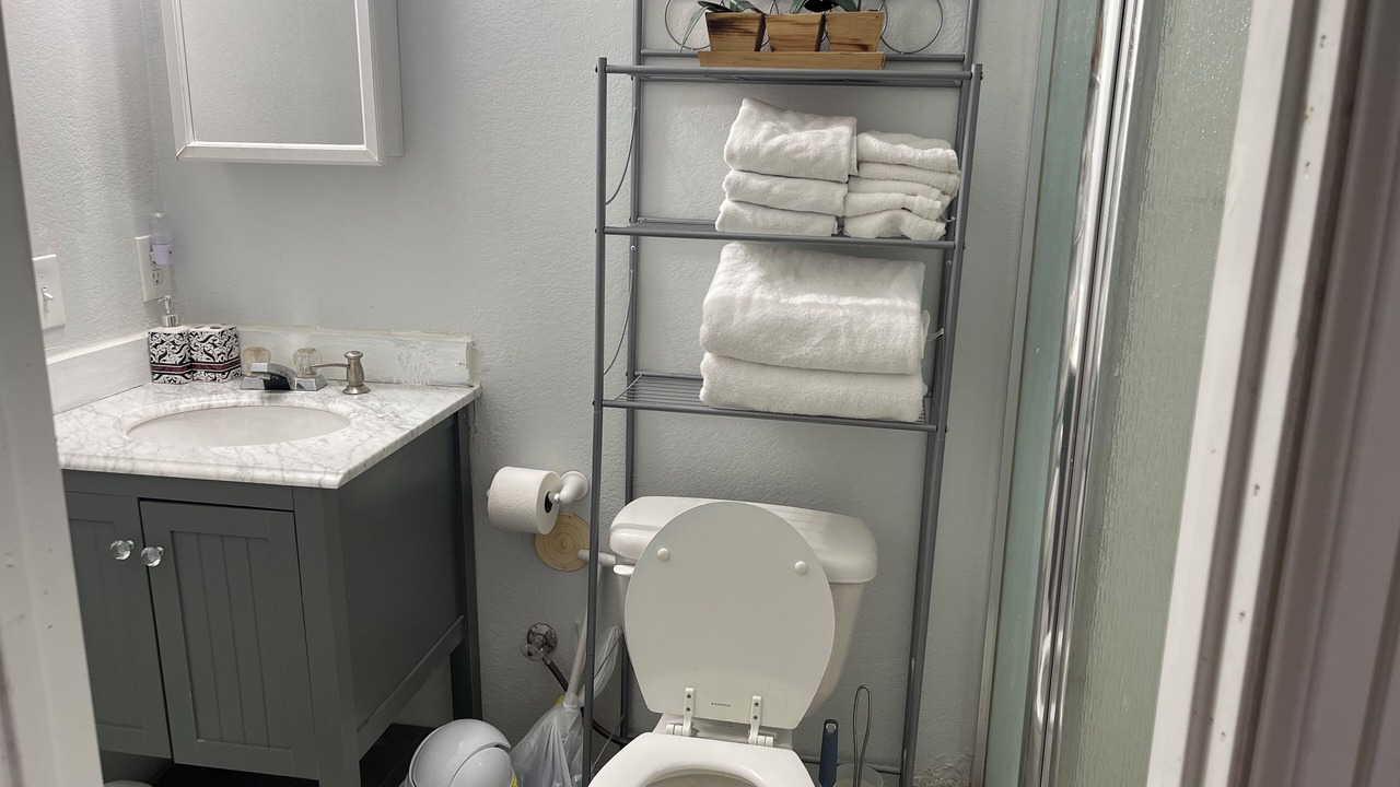 Photo of Bathroom in Montbello