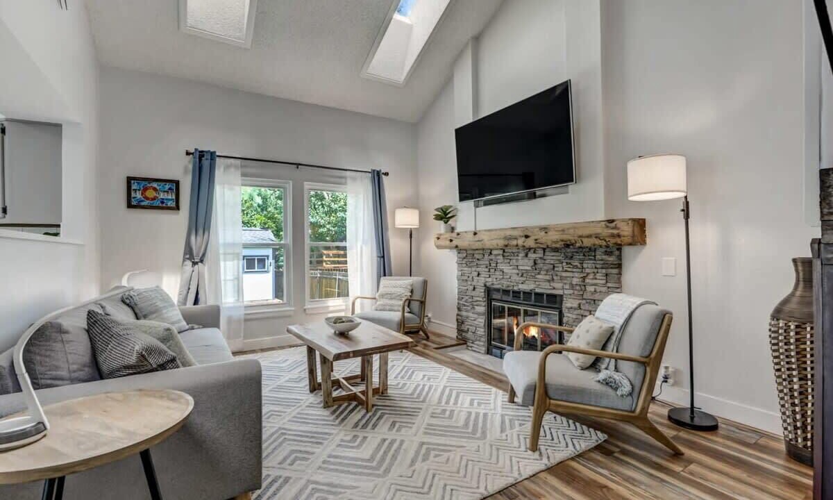 Photo of Livingroom in Northwest Colorado Springs