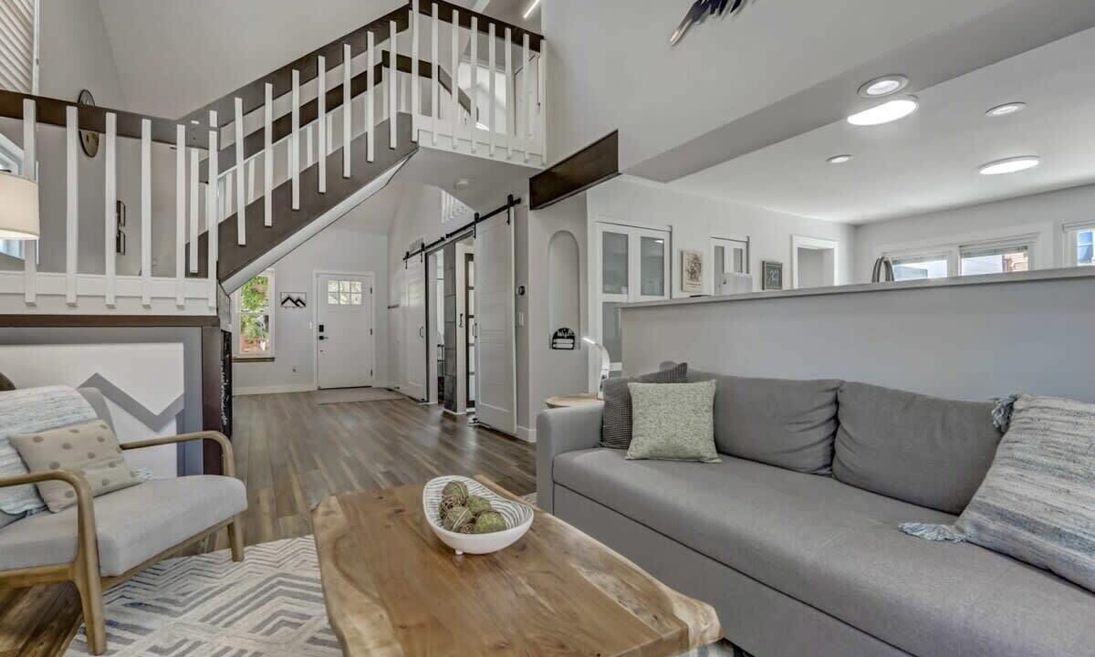Photo of Livingroom in Northwest Colorado Springs