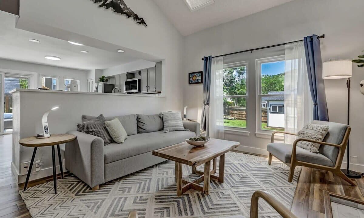 Photo of Livingroom in Northwest Colorado Springs