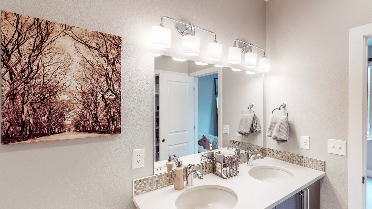 Photo of Bathroom in West Colfax