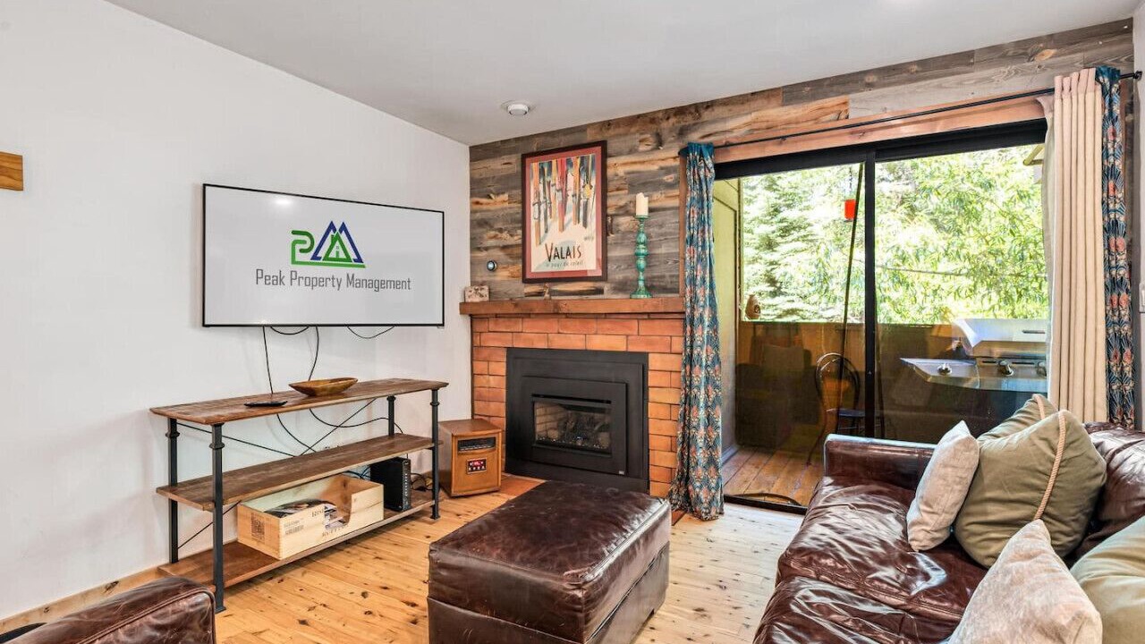 Photo of Livingroom in Avon