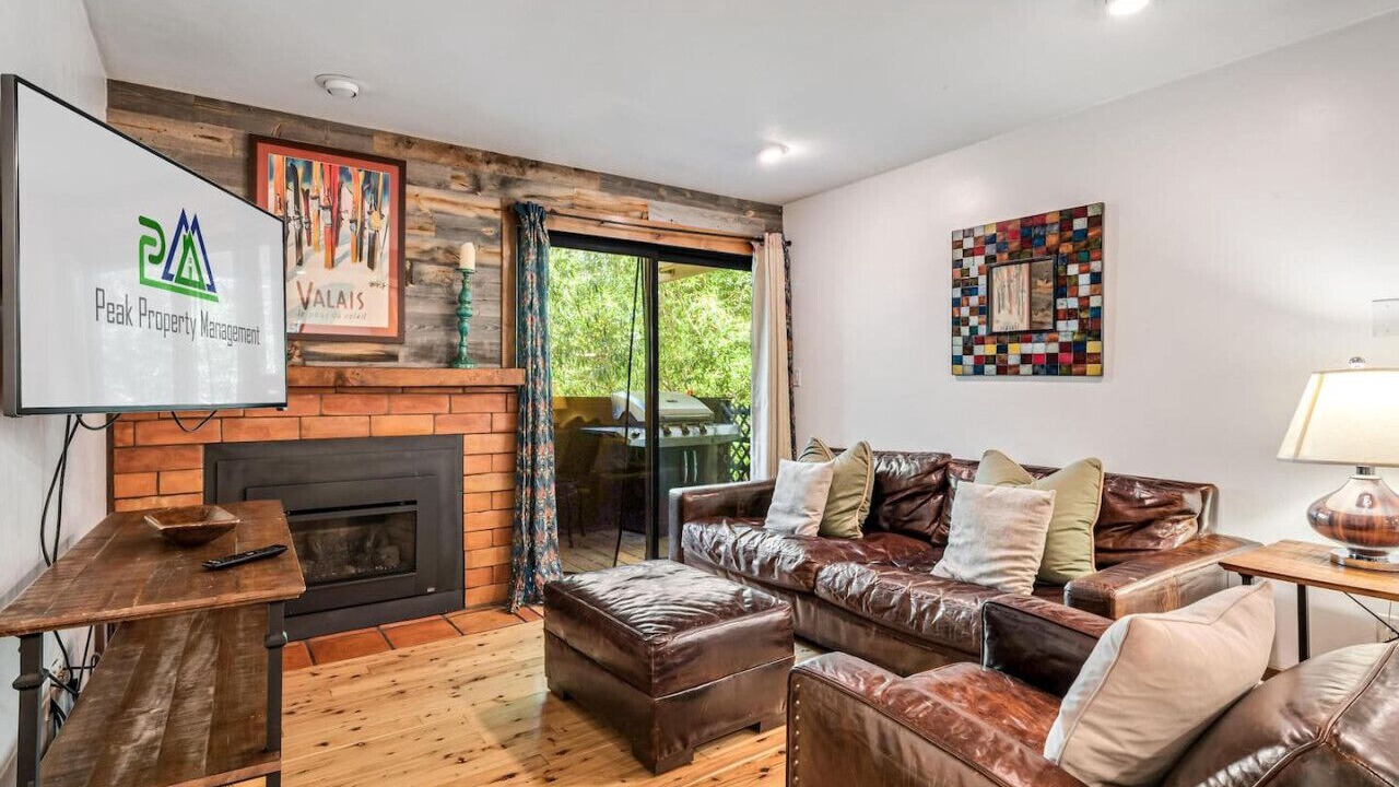 Photo of Livingroom in Avon
