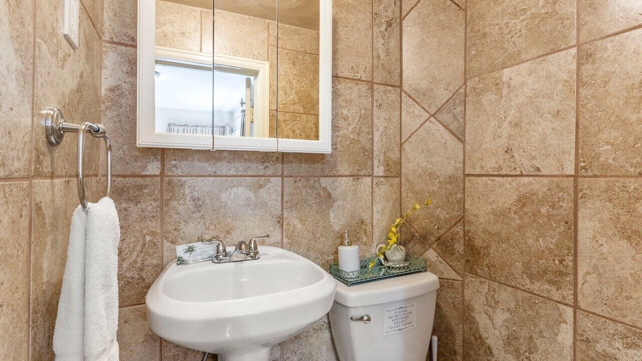 Photo of Bathroom in Manitou Springs Historic District