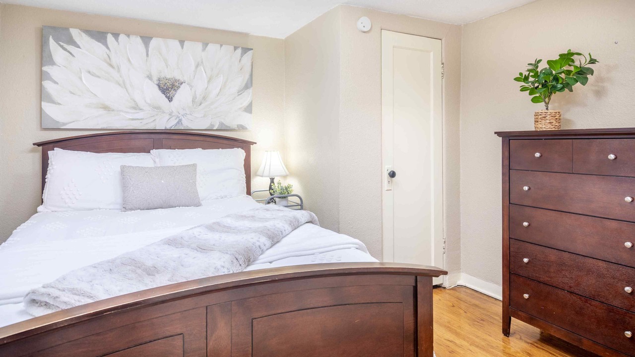 Photo of Bedroom in Manitou Springs Historic District