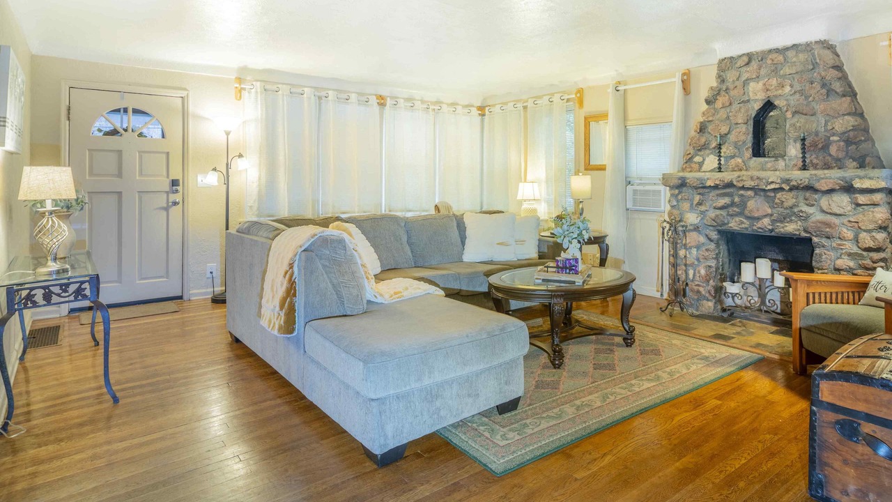 Photo of Livingroom in Manitou Springs Historic District