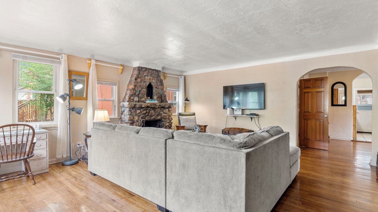 Photo of Livingroom in Manitou Springs Historic District
