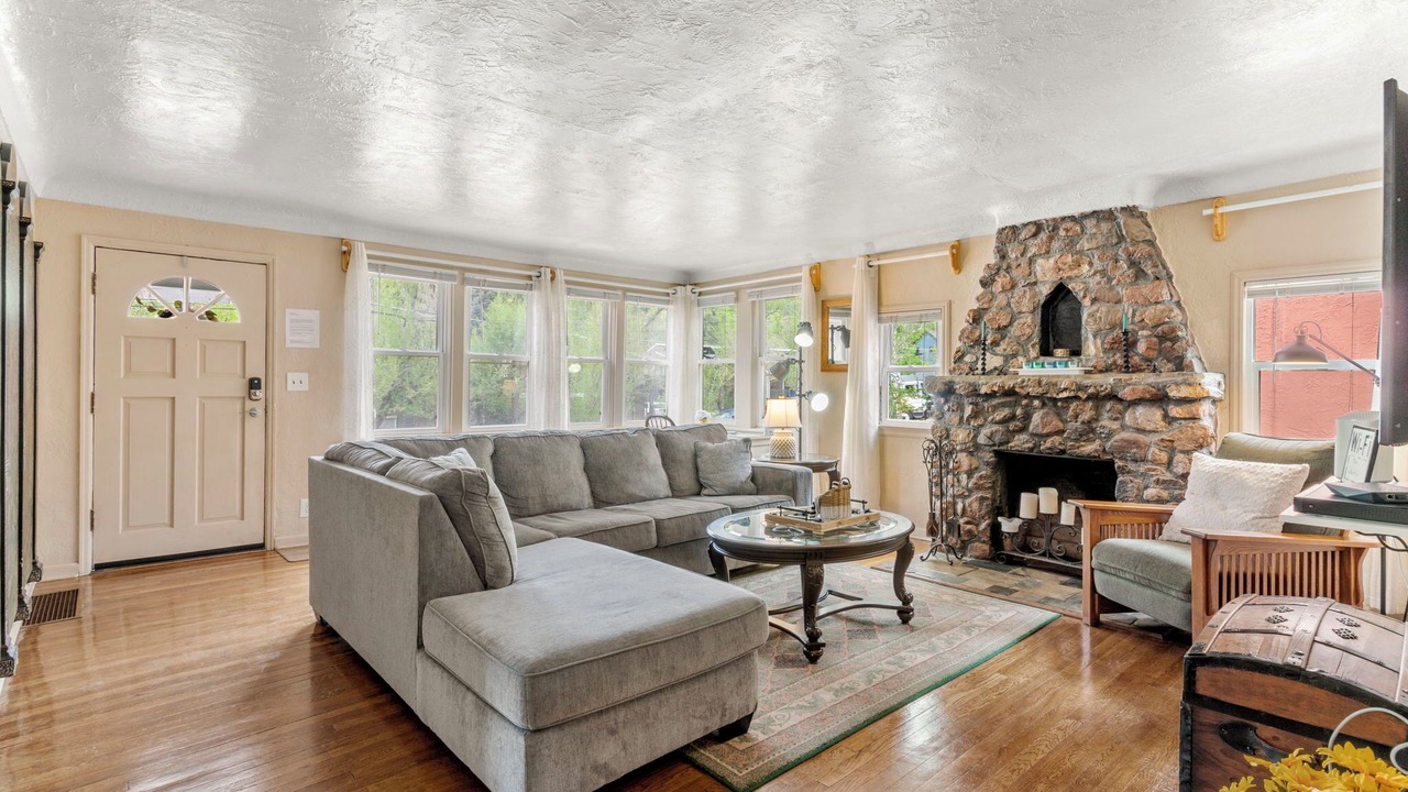Photo of Bedroom in Manitou Springs Historic District