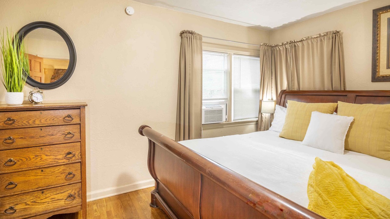 Photo of Bedroom in Manitou Springs Historic District