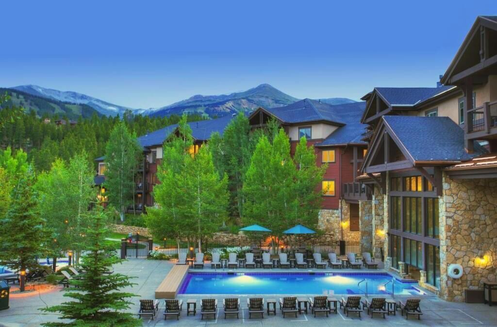 Photo of Outdoor in Four O'Clock
