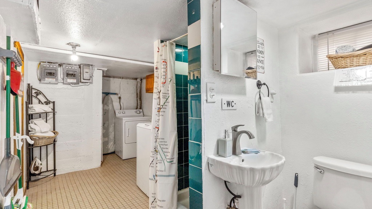 Photo of Bathroom in Manitou Springs Historic District
