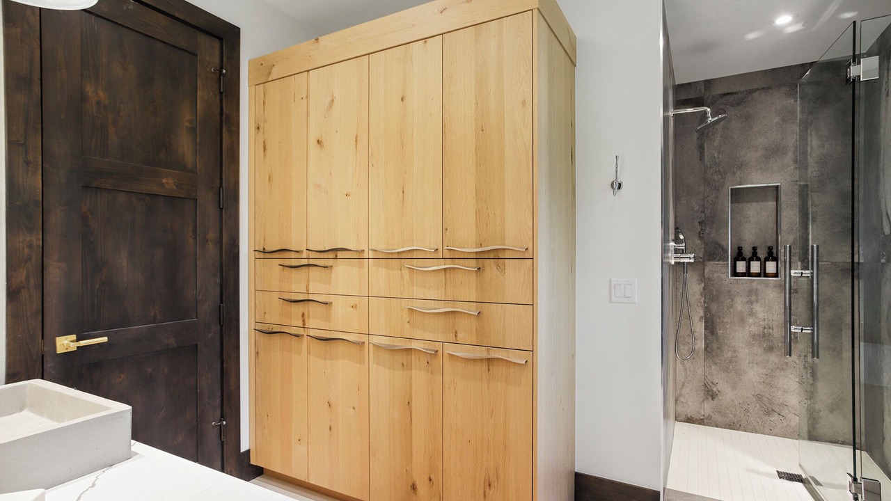 Photo of Bathroom in Peak 8