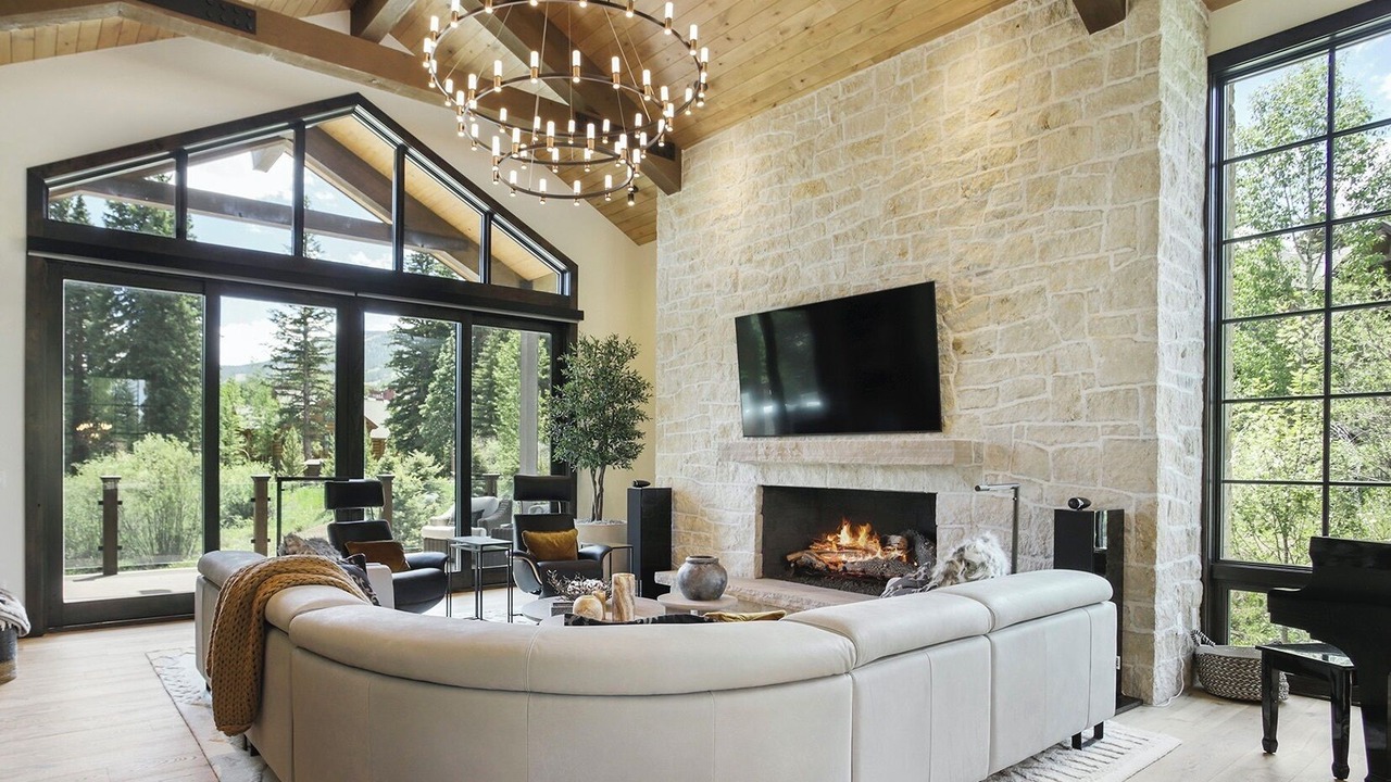Photo of Livingroom in Peak 8