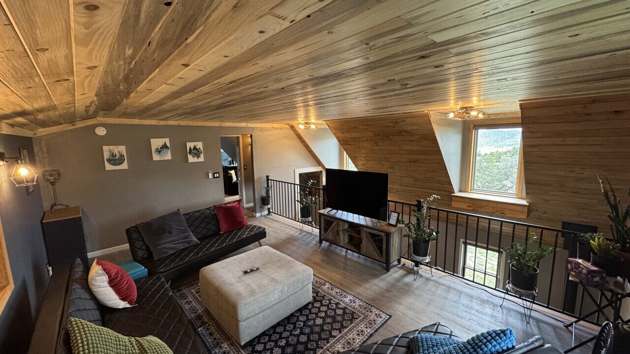 Photo of Livingroom in Canon City