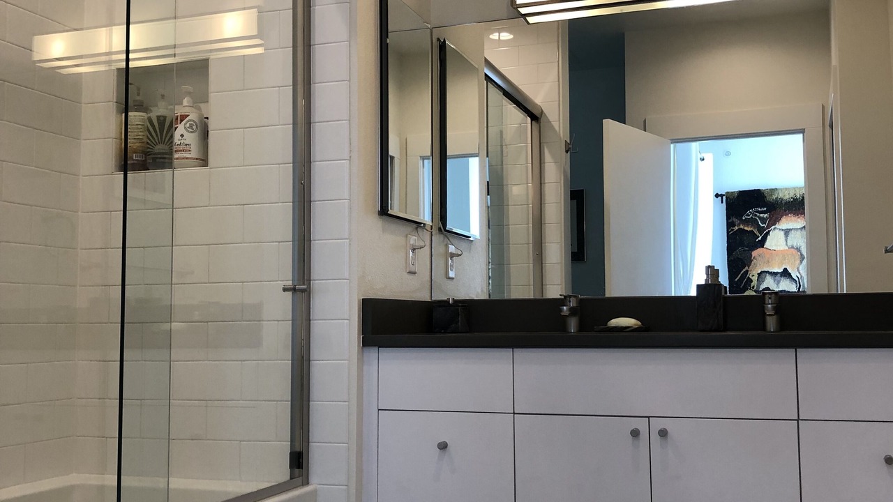 Photo of Bathroom in Glenwood Grove - North Iris