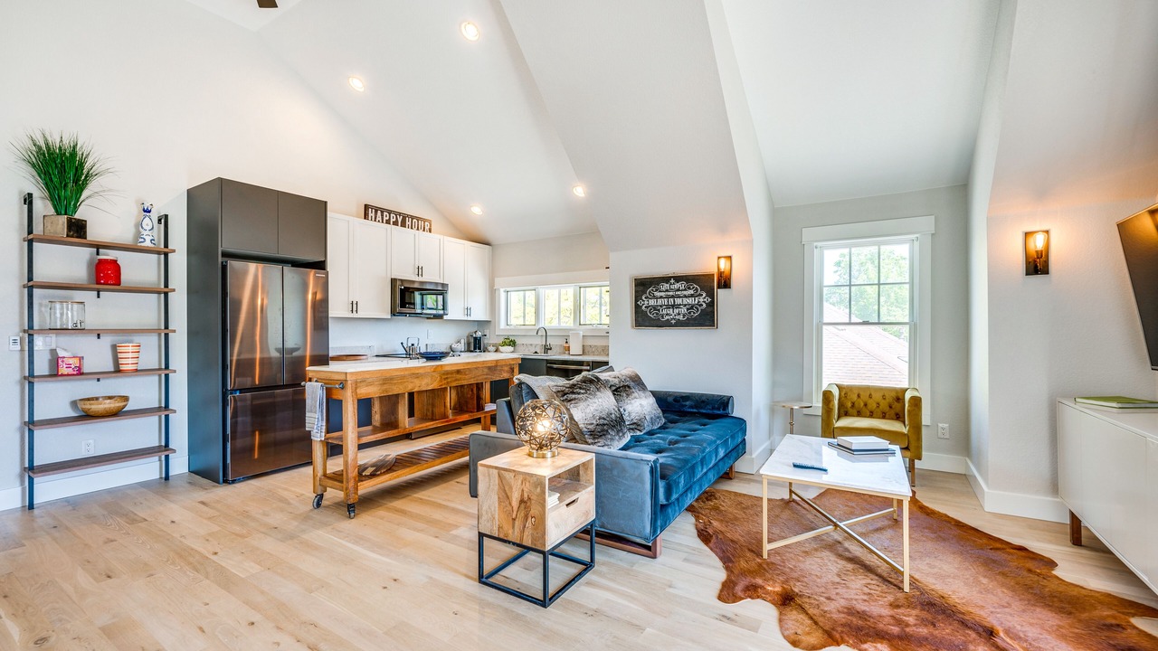 Photo of Livingroom in North Central Westminster