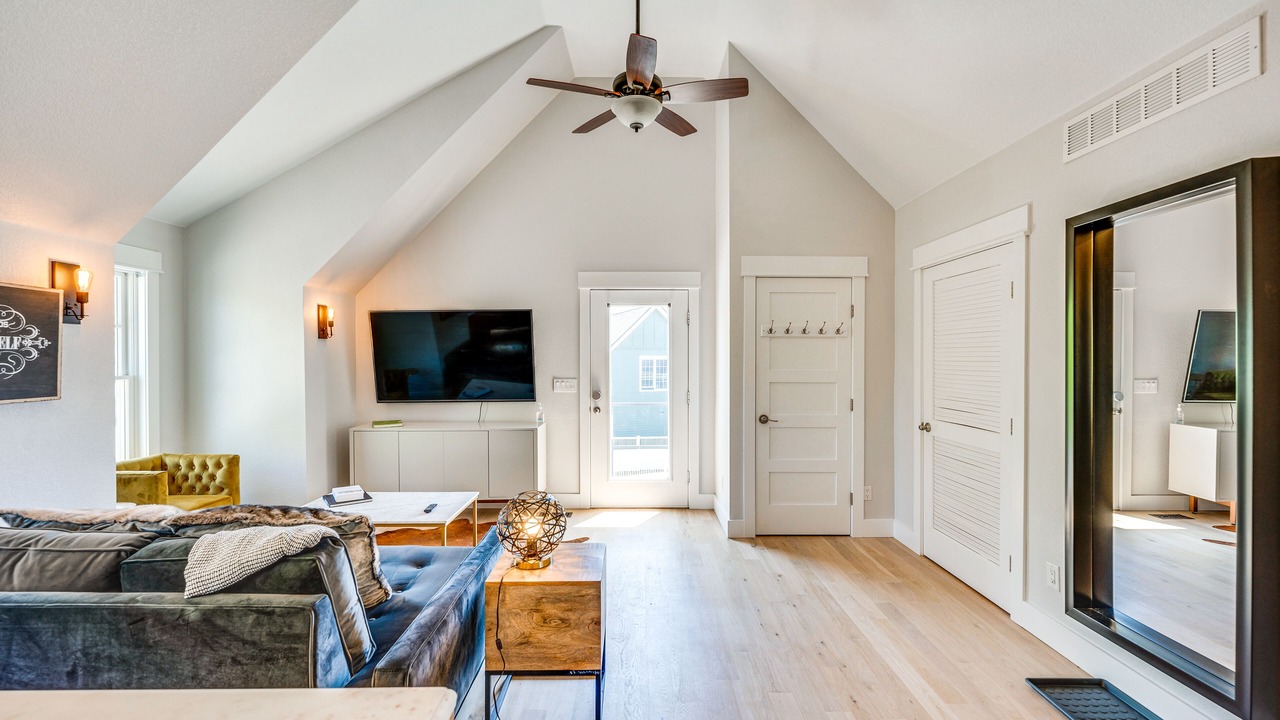 Photo of Livingroom in North Central Westminster