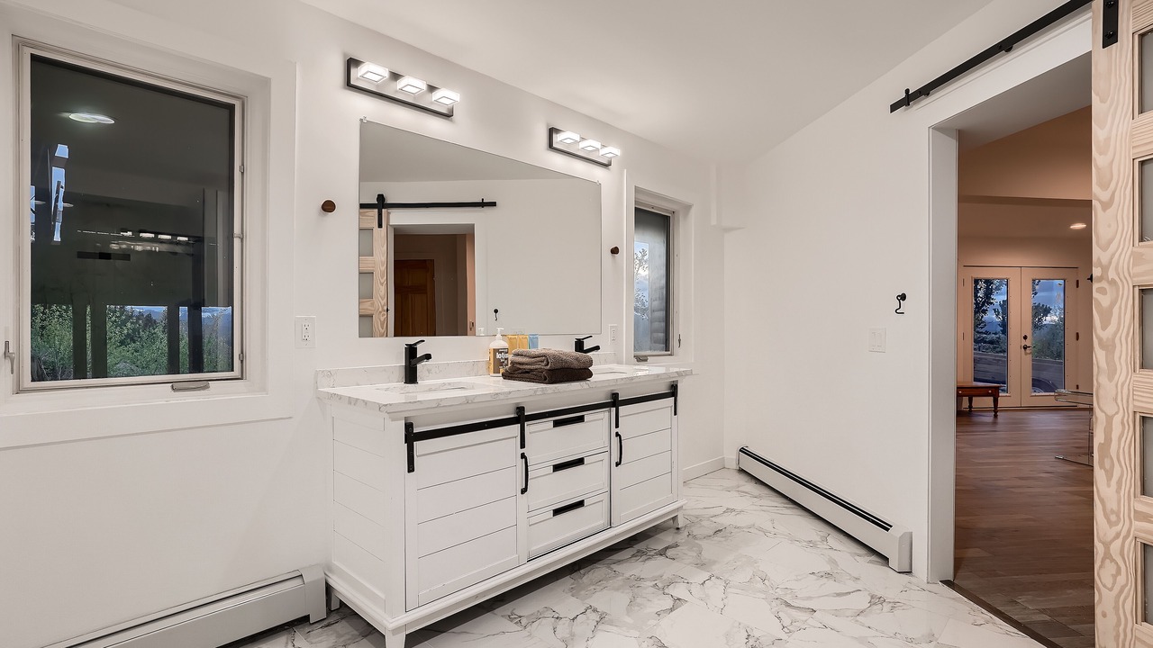 Photo of Bathroom in Black Hawk